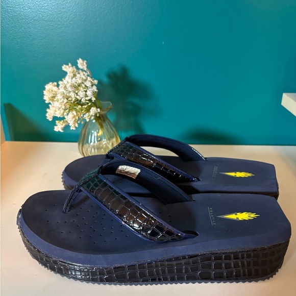 Volatile Mini Croco Dark Blue Sandals Flip Flops with Textured Strap - Picture 6 of 9